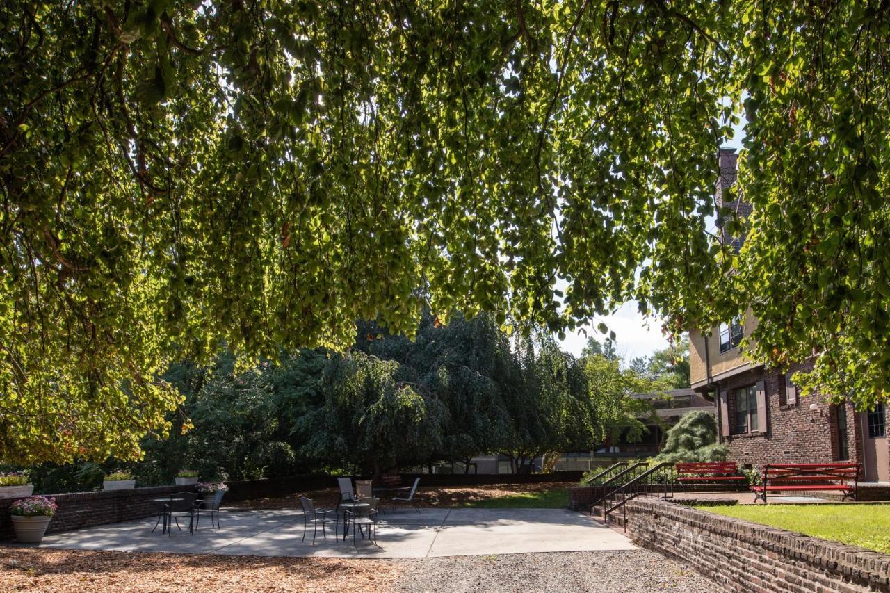 Rutgers University Inn And Conference Center New Brunswick Exterior photo